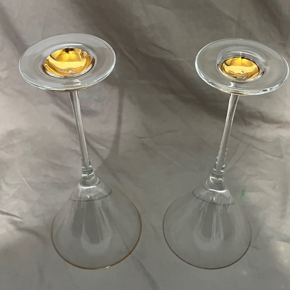 Set of two tall gold rimmed and gold base wine glasses - Picture 4 of 5